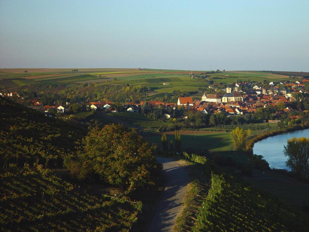 Akzent Hotel Franziskaner Dettelbach Esterno foto